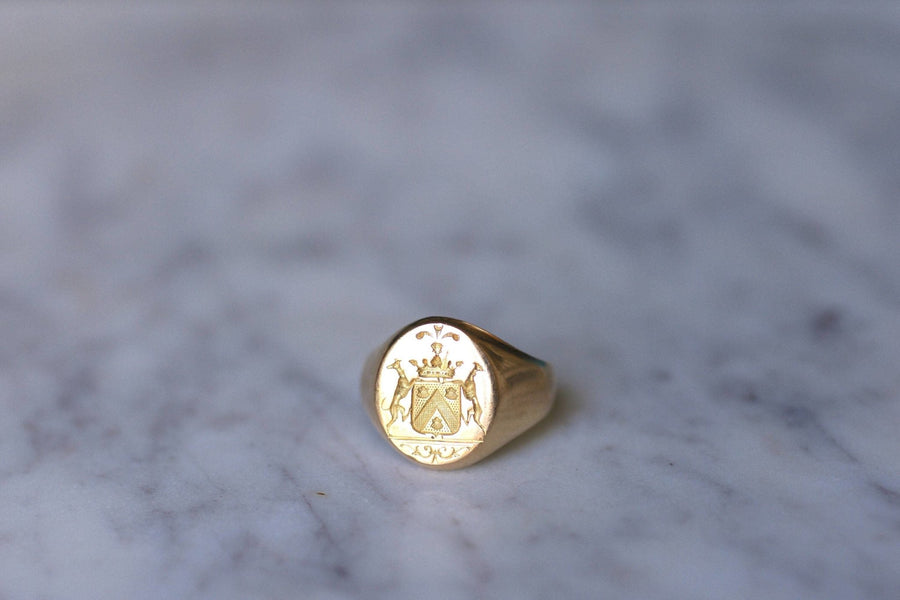 Antique gold heraldic signet ring - Penelope Gallery