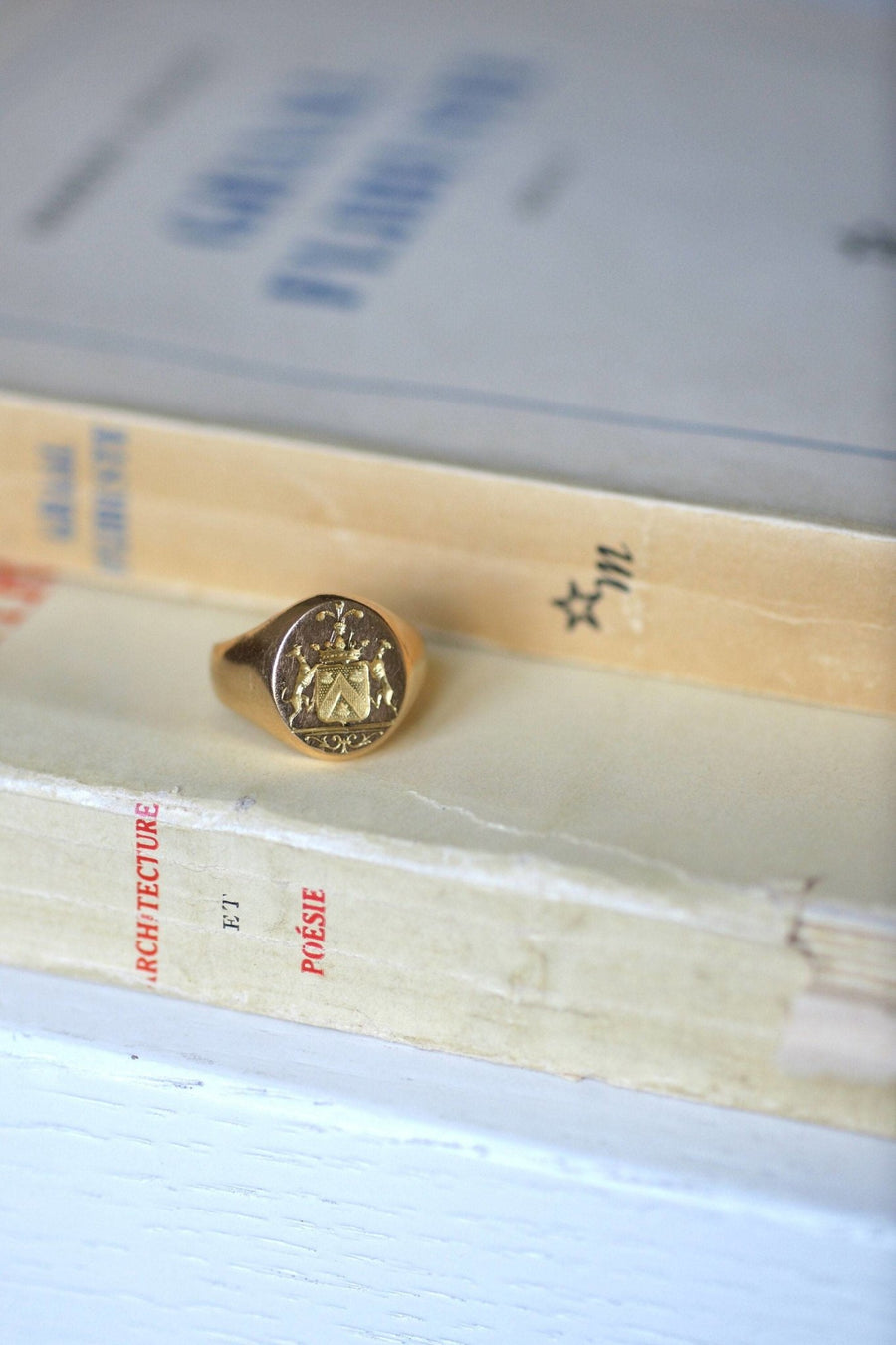 Antique gold heraldic signet ring - Penelope Gallery