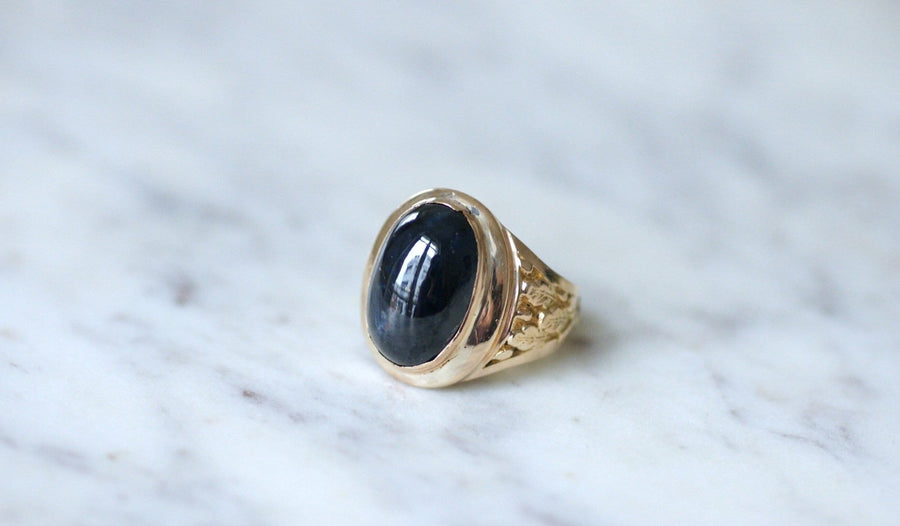 Pink signet ring with 15 Ct sapphire cabochon - Galerie Pénélope