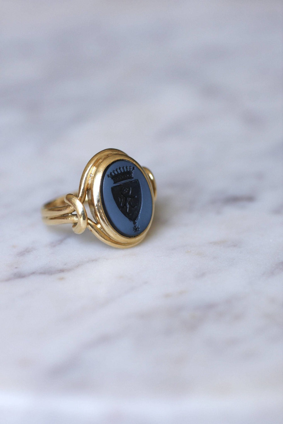 Heraldic signet ring intaglio onyx nicolo - Penelope Gallery
