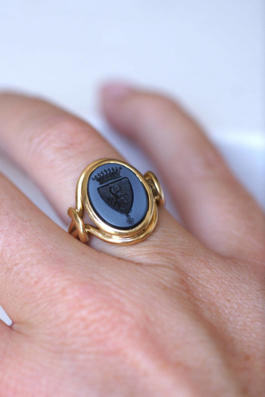 Heraldic signet ring intaglio onyx nicolo - Penelope Gallery