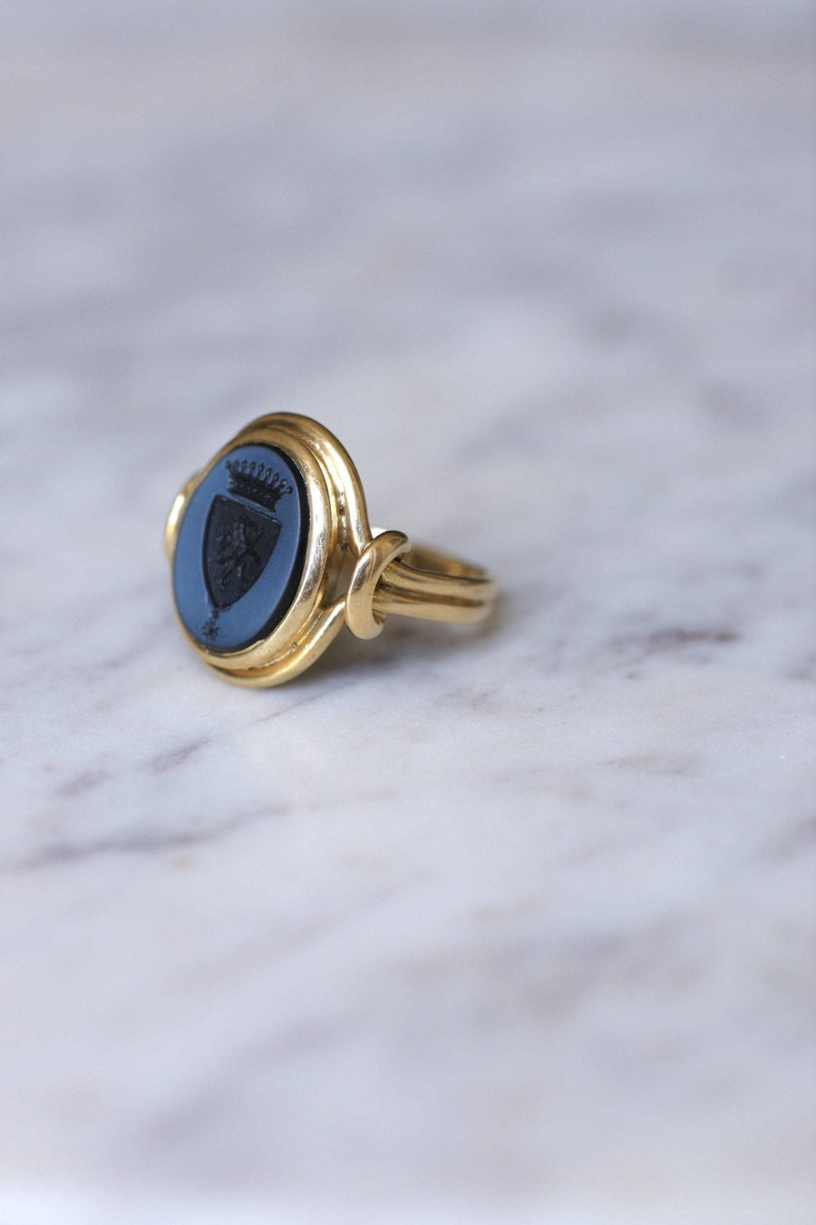 Heraldic signet ring intaglio onyx nicolo - Penelope Gallery