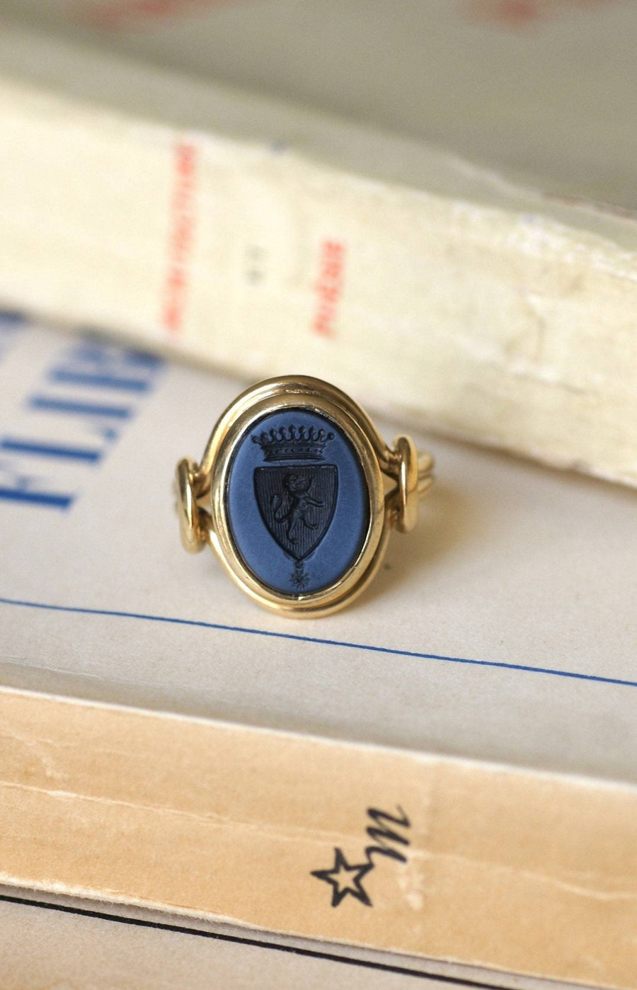 Heraldic signet ring intaglio onyx nicolo - Penelope Gallery