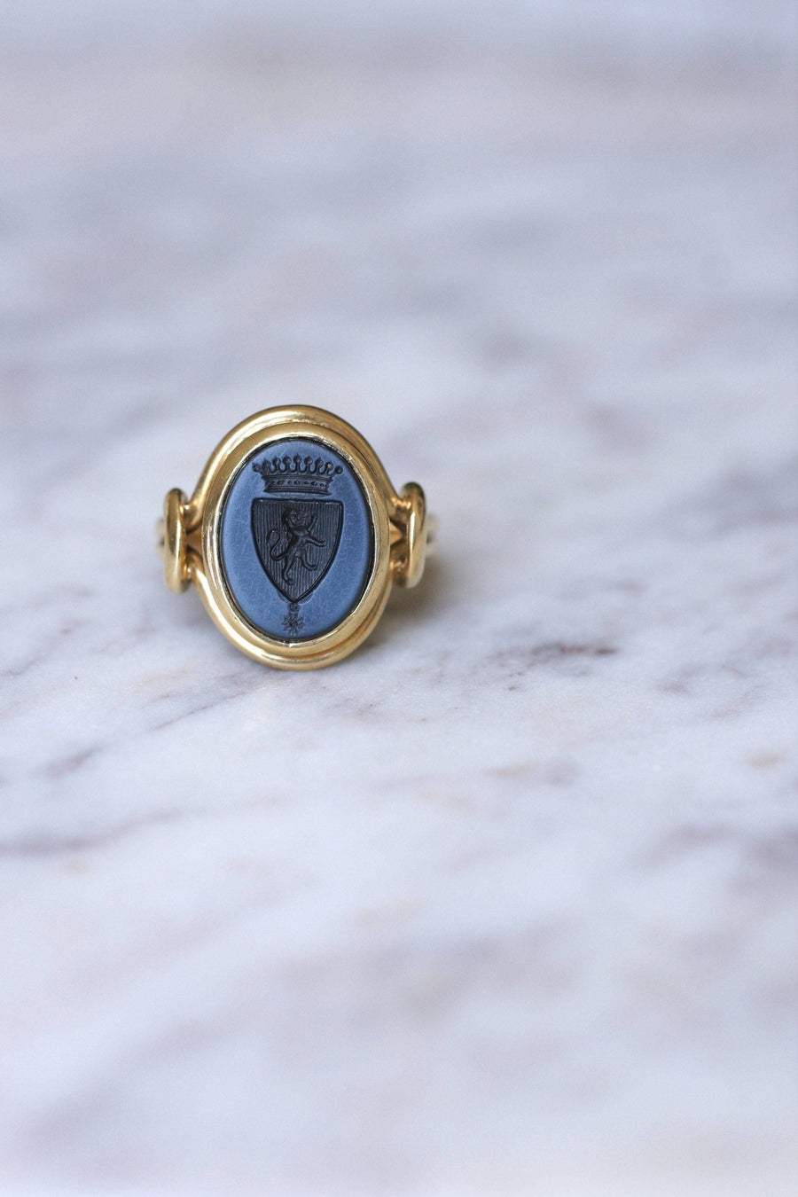 Heraldic signet ring intaglio onyx nicolo - Penelope Gallery