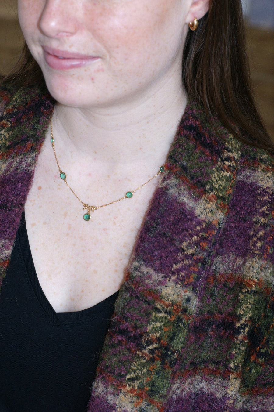 Gold bow and emerald cabochon necklace - Galerie Pénélope