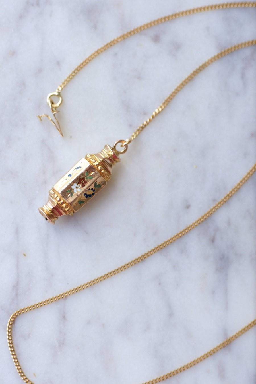 Gold necklace with regional enamel clasp, 19th century - Galerie Pénélope