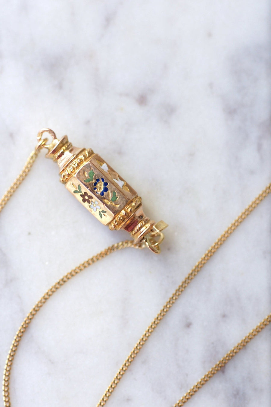 Gold necklace with regional enamel clasp, 19th century - Galerie Pénélope