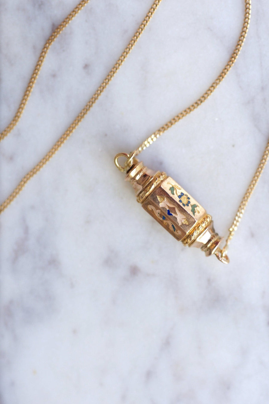 Gold necklace with regional enamel clasp, 19th century - Galerie Pénélope