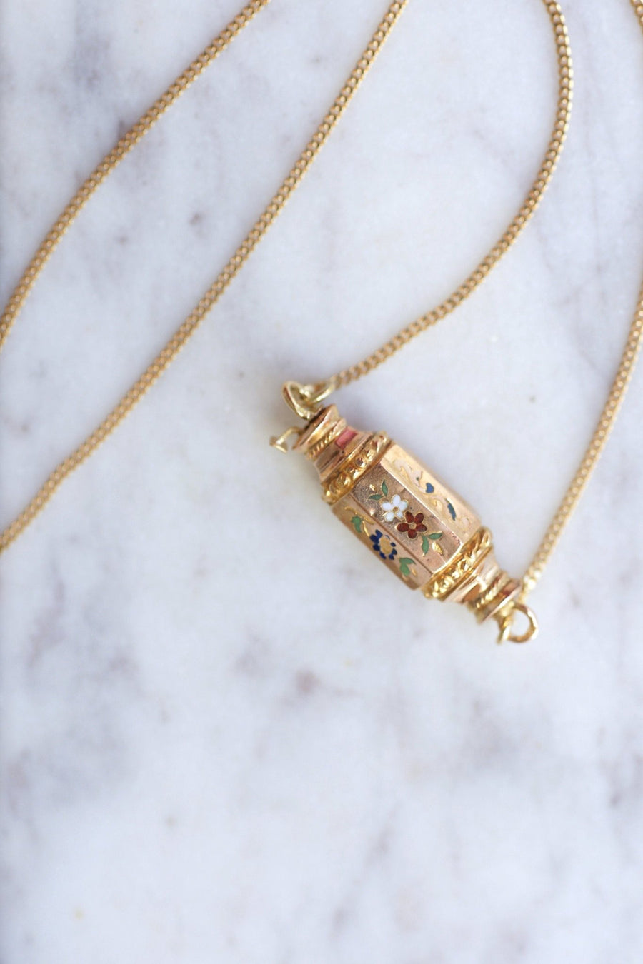Gold necklace with regional enamel clasp, 19th century - Galerie Pénélope