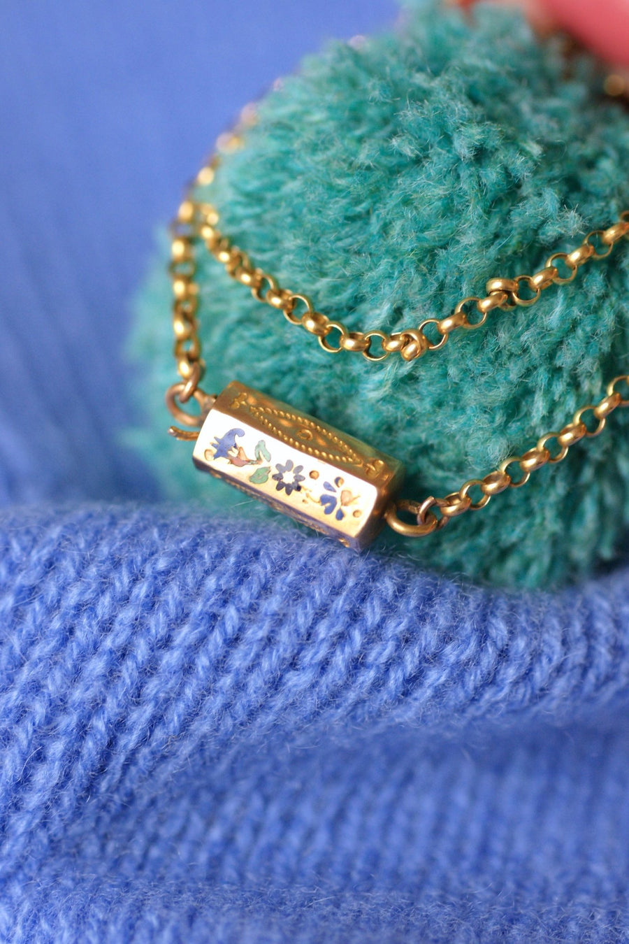 Antique regional gold necklace and enamelled clasp - Galerie Pénélope