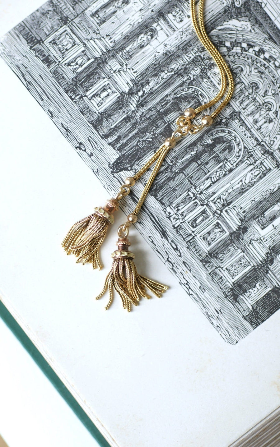 Three gold necklace with pompoms - Galerie Pénélope