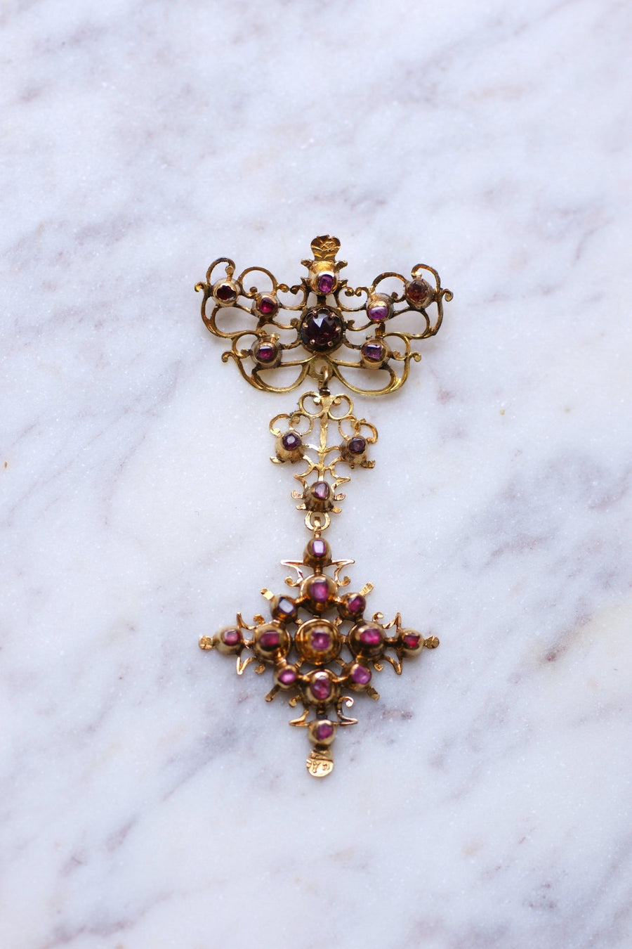 Antique cross in 18Kt gold and garnets, early 18th century - Galerie Pénélope