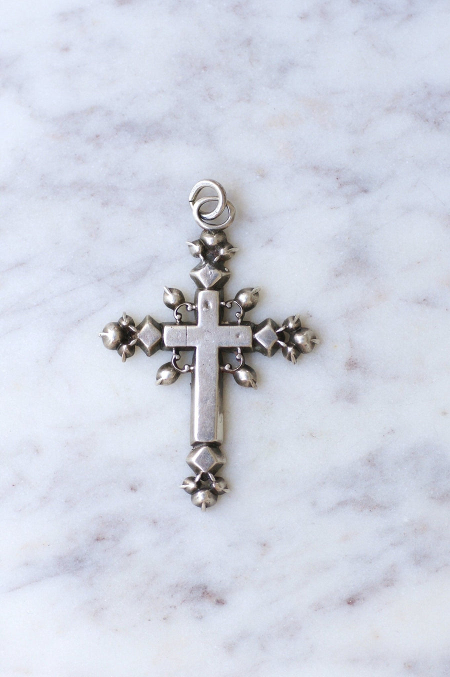 Antique freemason cross with diamonds and garnets on silver - Galerie Pénélope