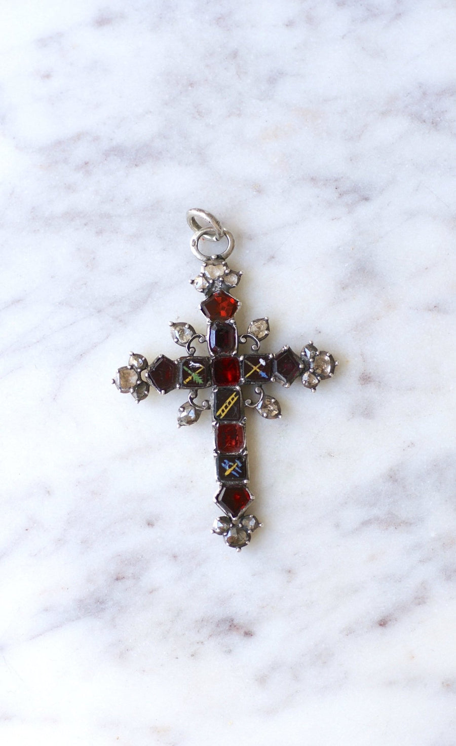 Antique freemason cross with diamonds and garnets on silver - Galerie Pénélope