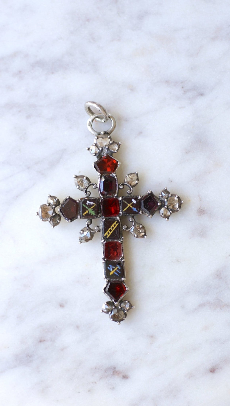 Antique freemason cross with diamonds and garnets on silver - Galerie Pénélope