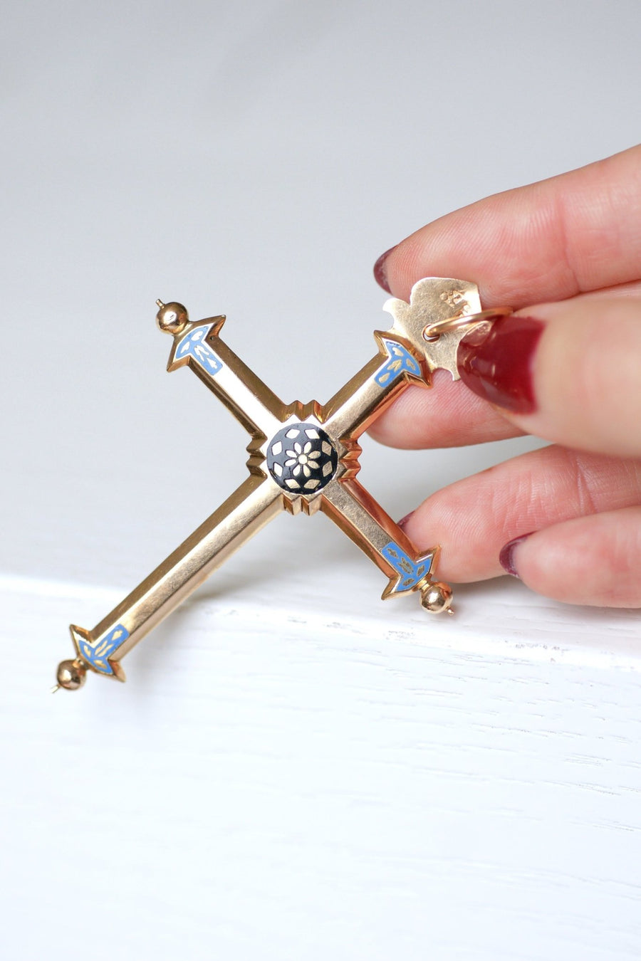 Antique regional cross in 18Kt rose gold and blue and black enamel, late 18th century - Galerie Pénélope