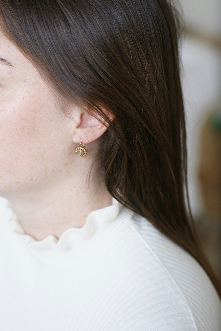 Rose gold and pearl disc antique sleepers - Galerie Pénélope