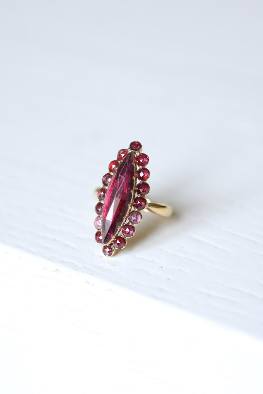 Large antique marquise ring in gold and garnets from Perpignan - Galerie Pénélope