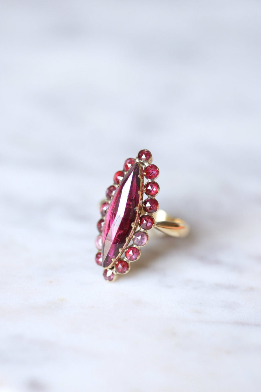 Large antique marquise ring in gold and garnets from Perpignan - Galerie Pénélope
