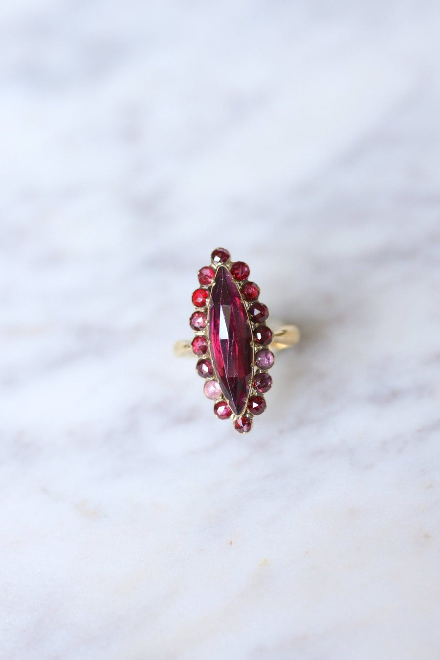Large antique marquise ring in gold and garnets from Perpignan - Galerie Pénélope