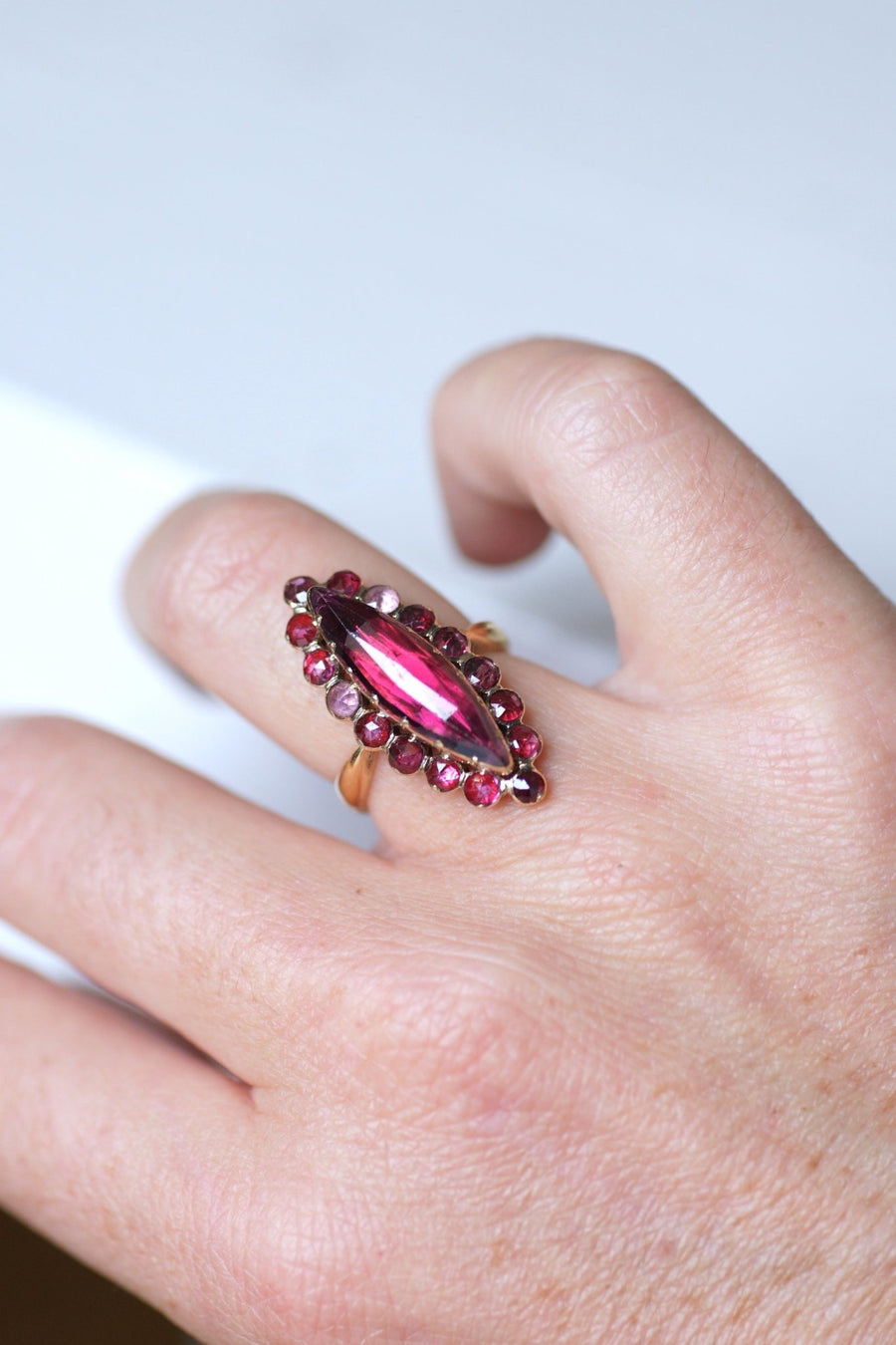 Large antique marquise ring in gold and garnets from Perpignan - Galerie Pénélope