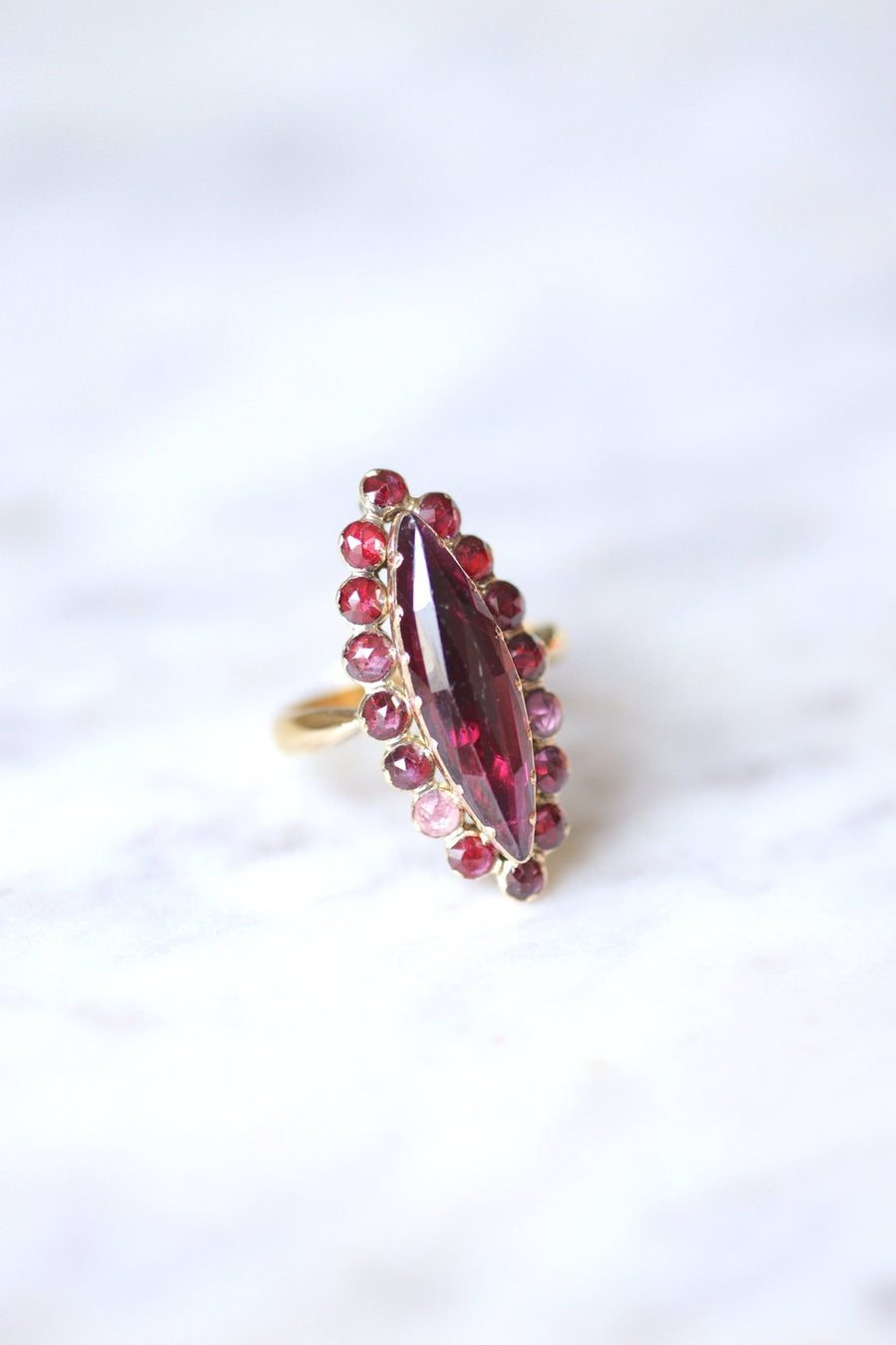 Large antique marquise ring in gold and garnets from Perpignan - Galerie Pénélope