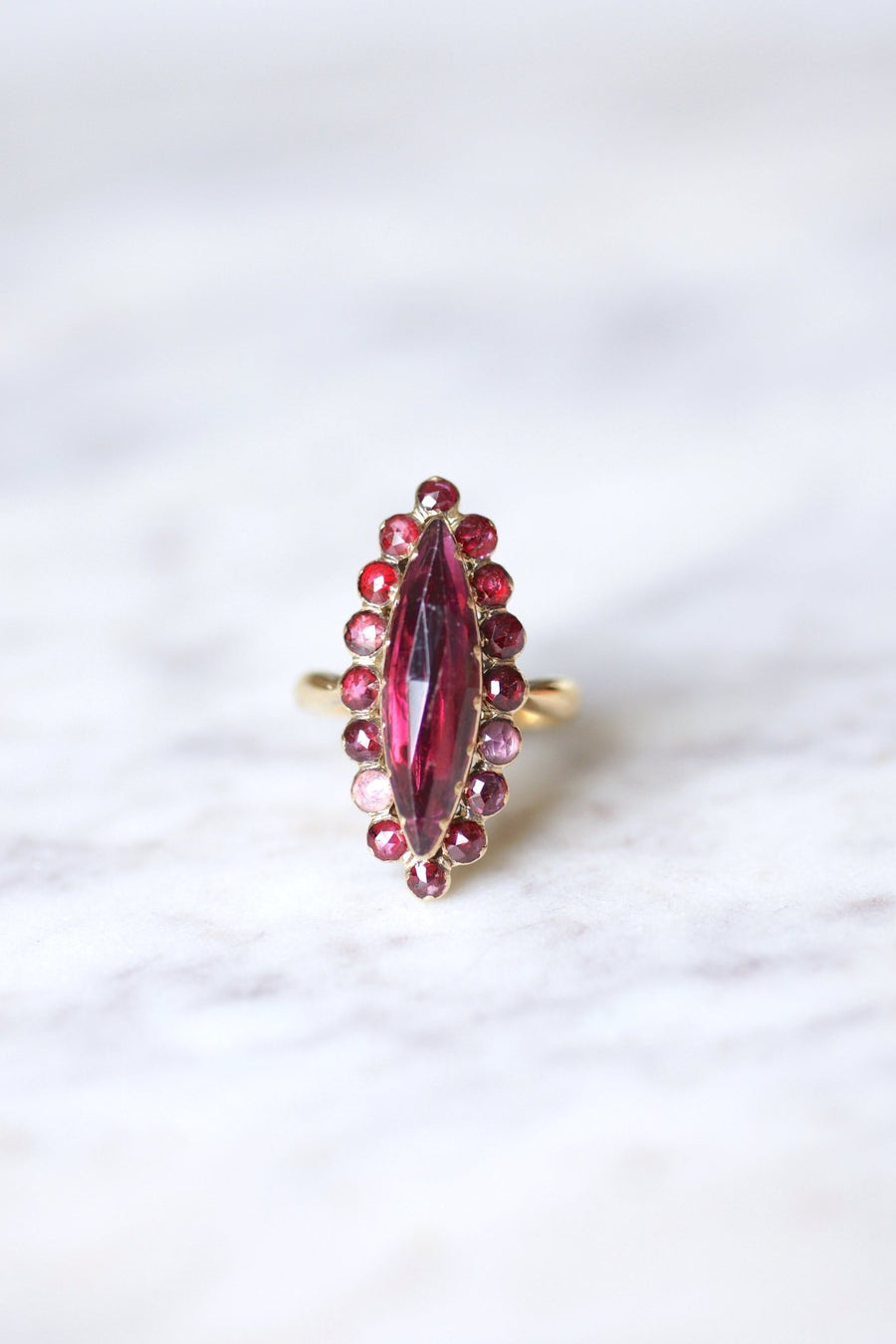 Large antique marquise ring in gold and garnets from Perpignan - Galerie Pénélope