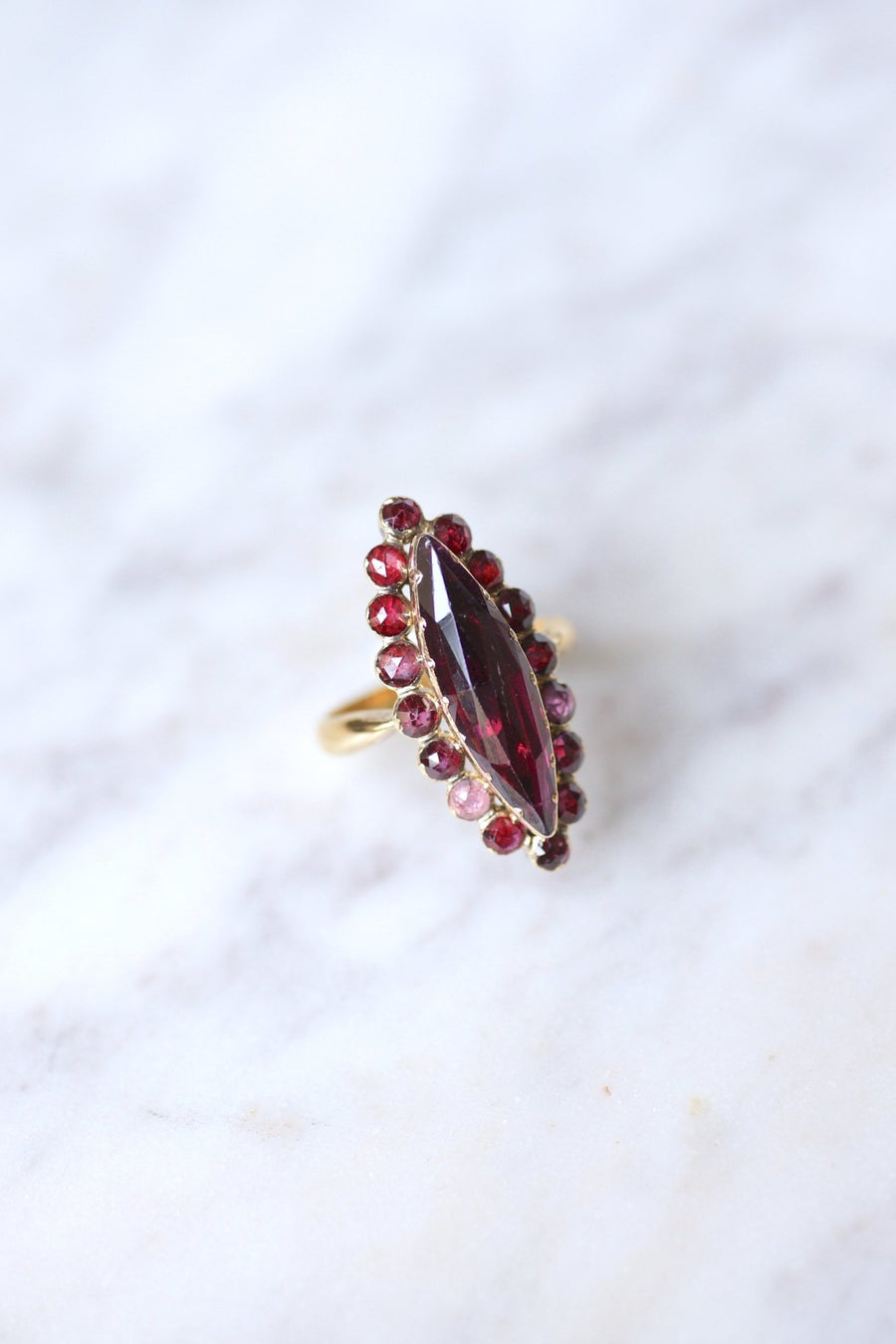Large antique marquise ring in gold and garnets from Perpignan - Galerie Pénélope