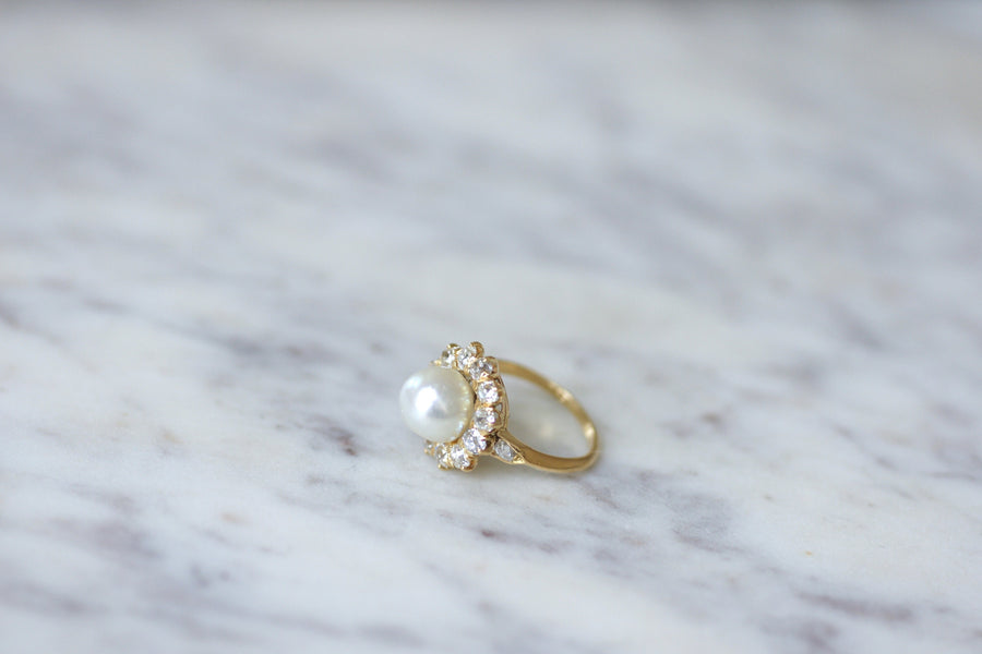 Antique daisy ring, diamonds and fine pearl on yellow gold