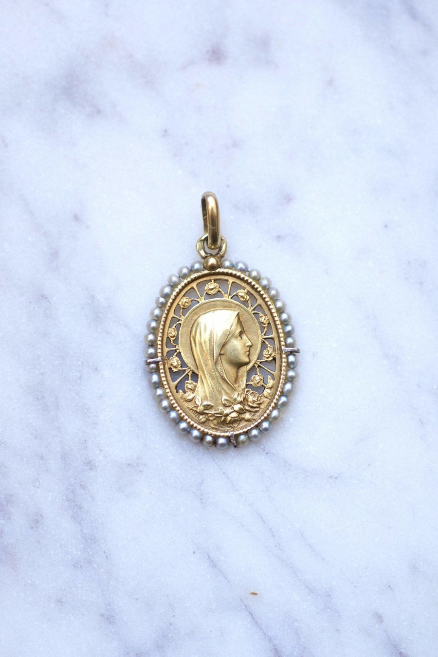 Ancient Virgin Mary medal in gold and fine pearls - Galerie Pénélope