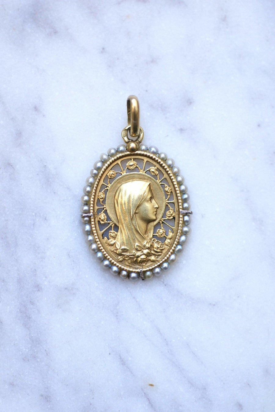 Ancient Virgin Mary medal in gold and fine pearls - Galerie Pénélope