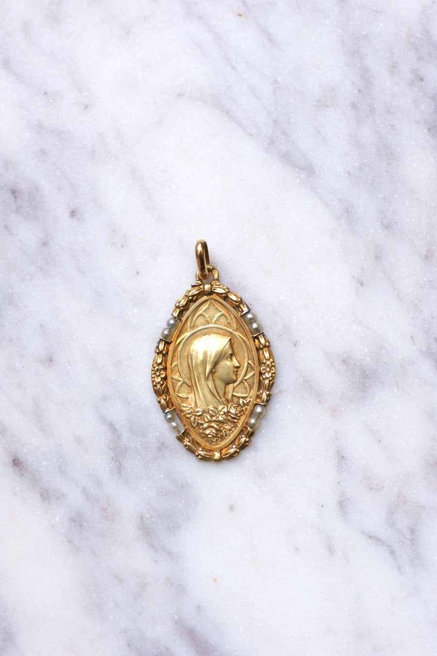 Ancient Virgin Mary medal in gold and fine pearls - Galerie Pénélope