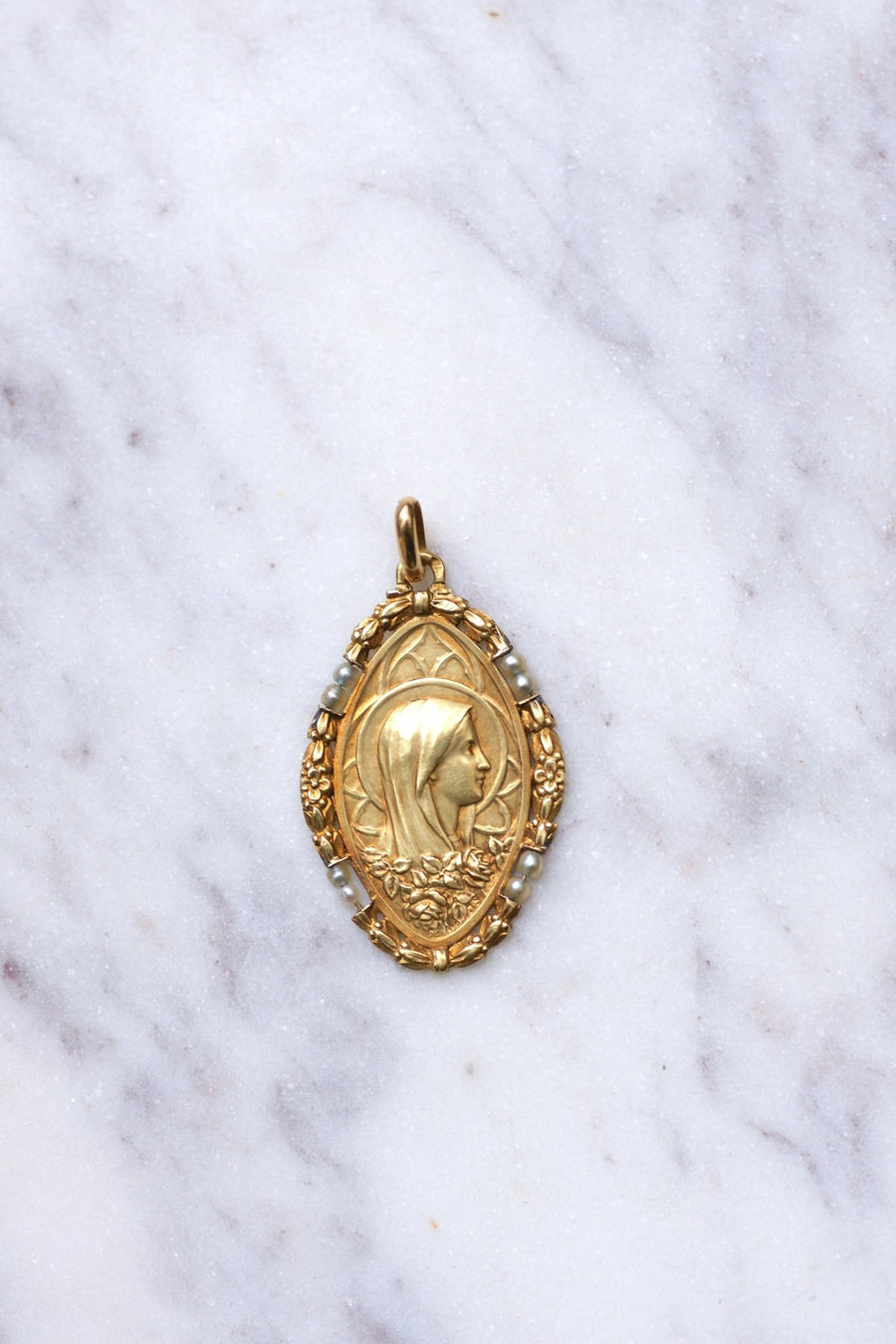 Ancient Virgin Mary medal in gold and fine pearls - Galerie Pénélope