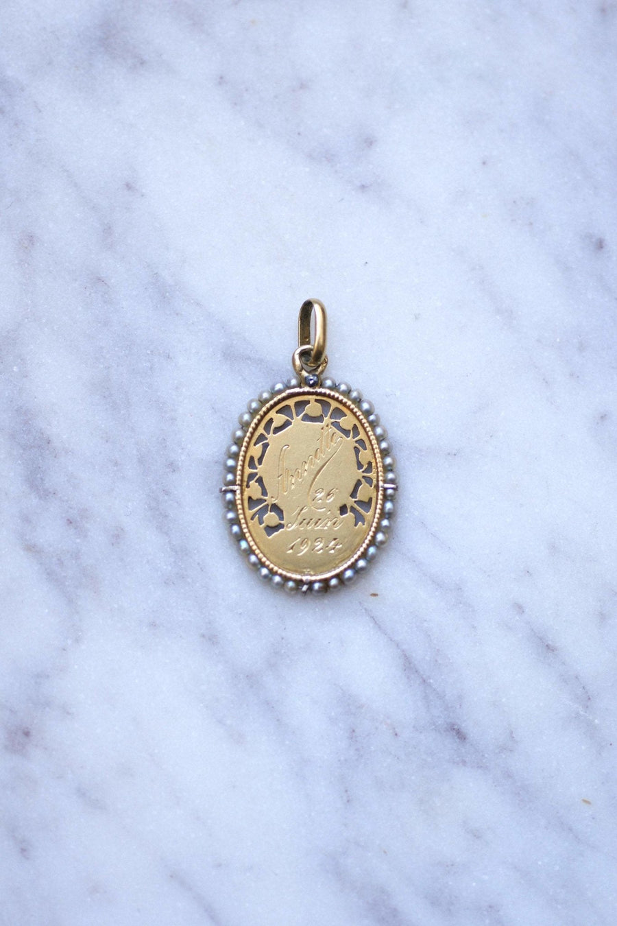 Ancient Virgin Mary medal in gold and fine pearls - Galerie Pénélope