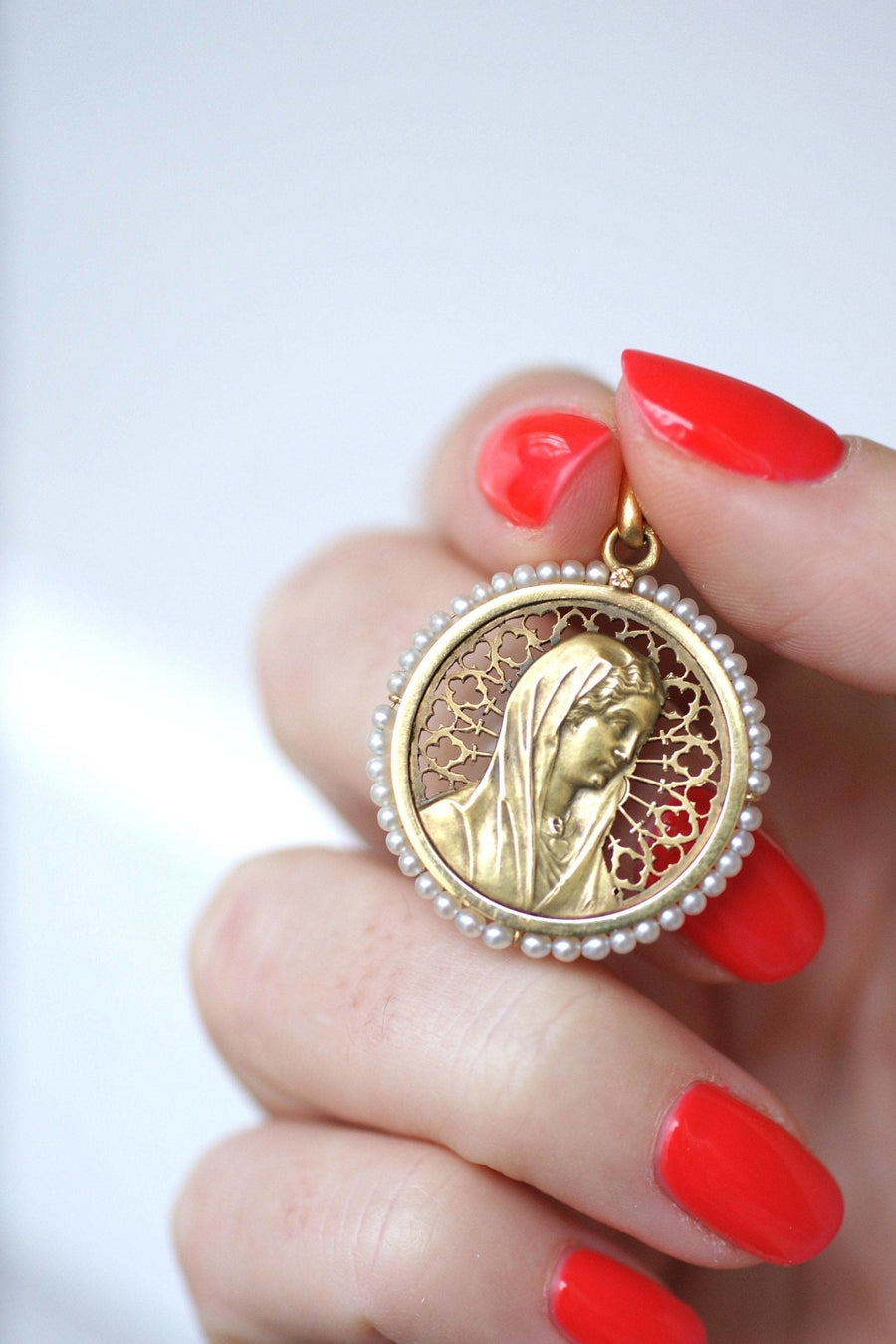 Antique Virgin Mary medal in gold and pearls - Penelope Gallery