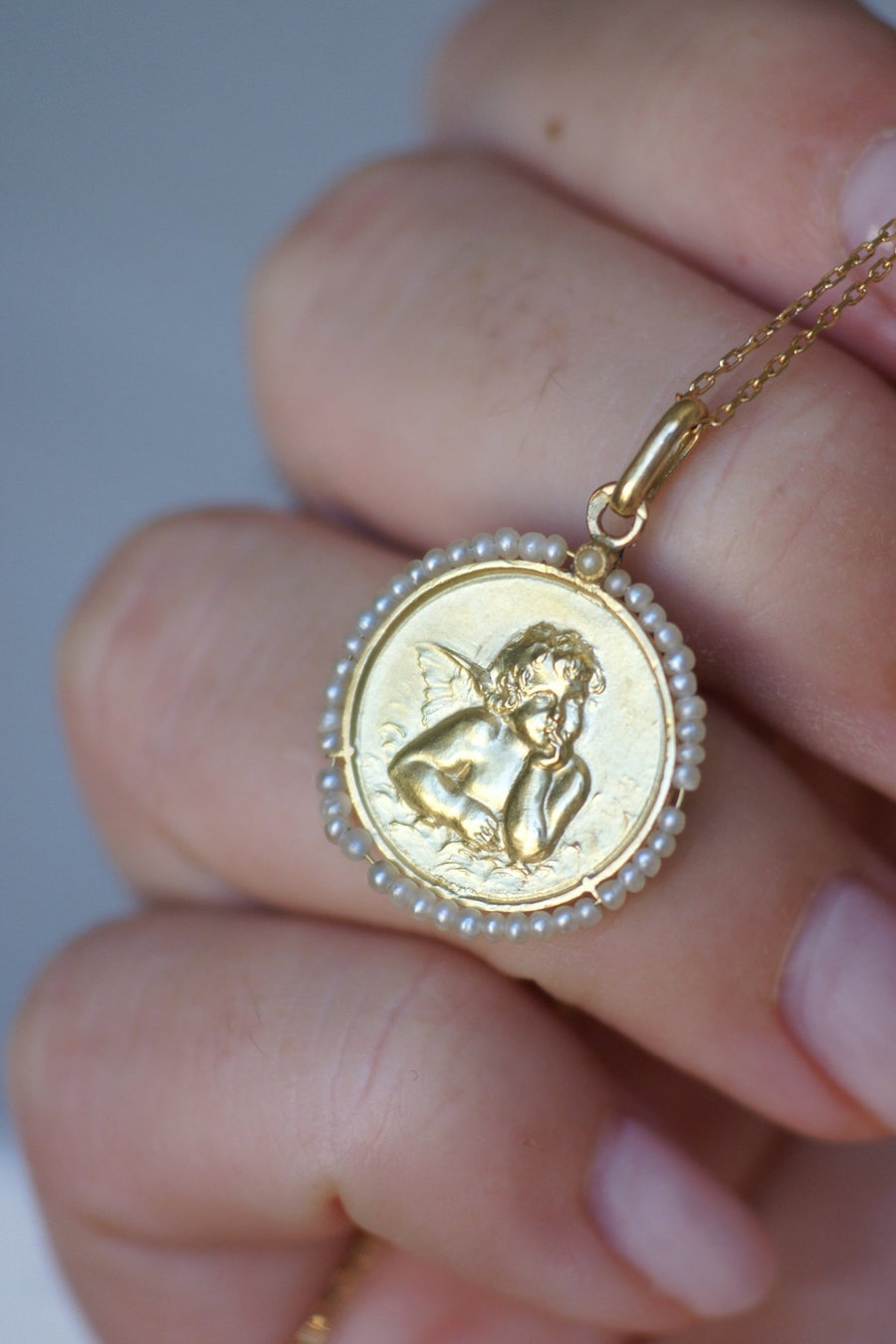 Angel Thinker gold medal with pearls - Penelope Gallery