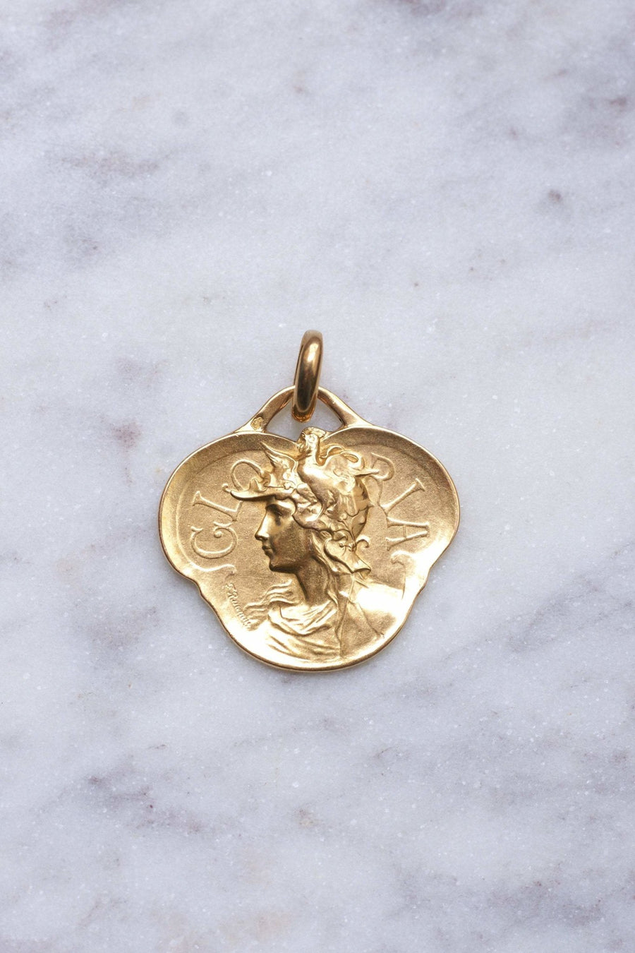 Art Nouveau Medal Gloria by F. Rasumny on gold - Galerie Pénélope