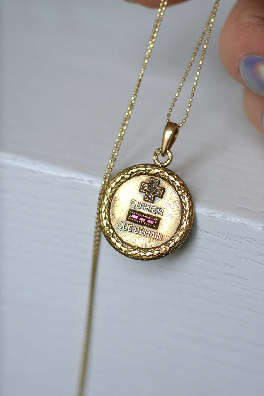 Augis love medal in yellow gold and diamonds - Galerie Pénélope