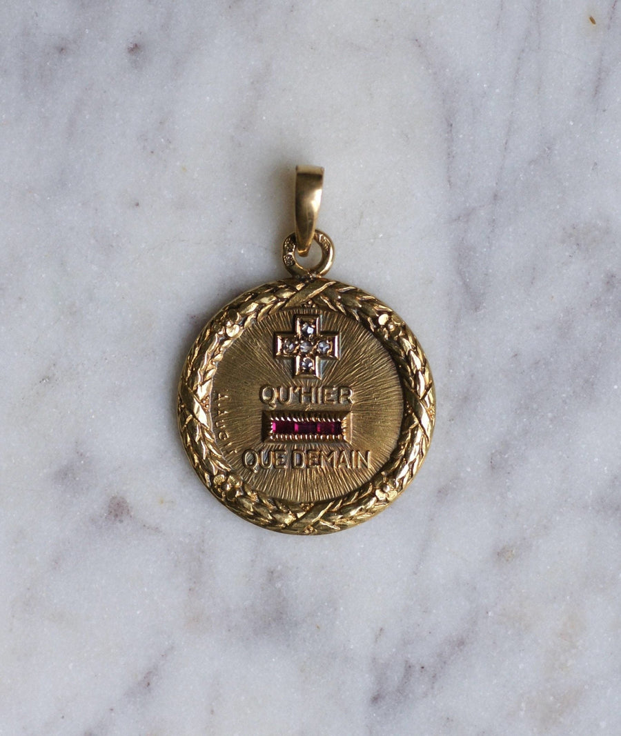 Augis love medal in yellow gold and diamonds - Galerie Pénélope