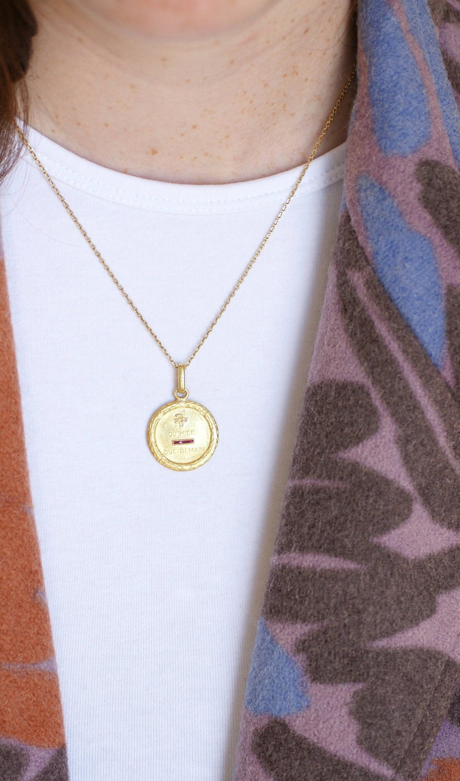Augis love medal in yellow gold and diamonds - Galerie Pénélope
