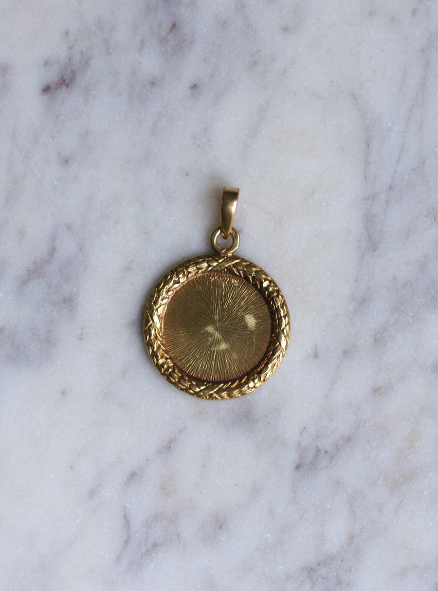Augis love medal in yellow gold and diamonds - Galerie Pénélope