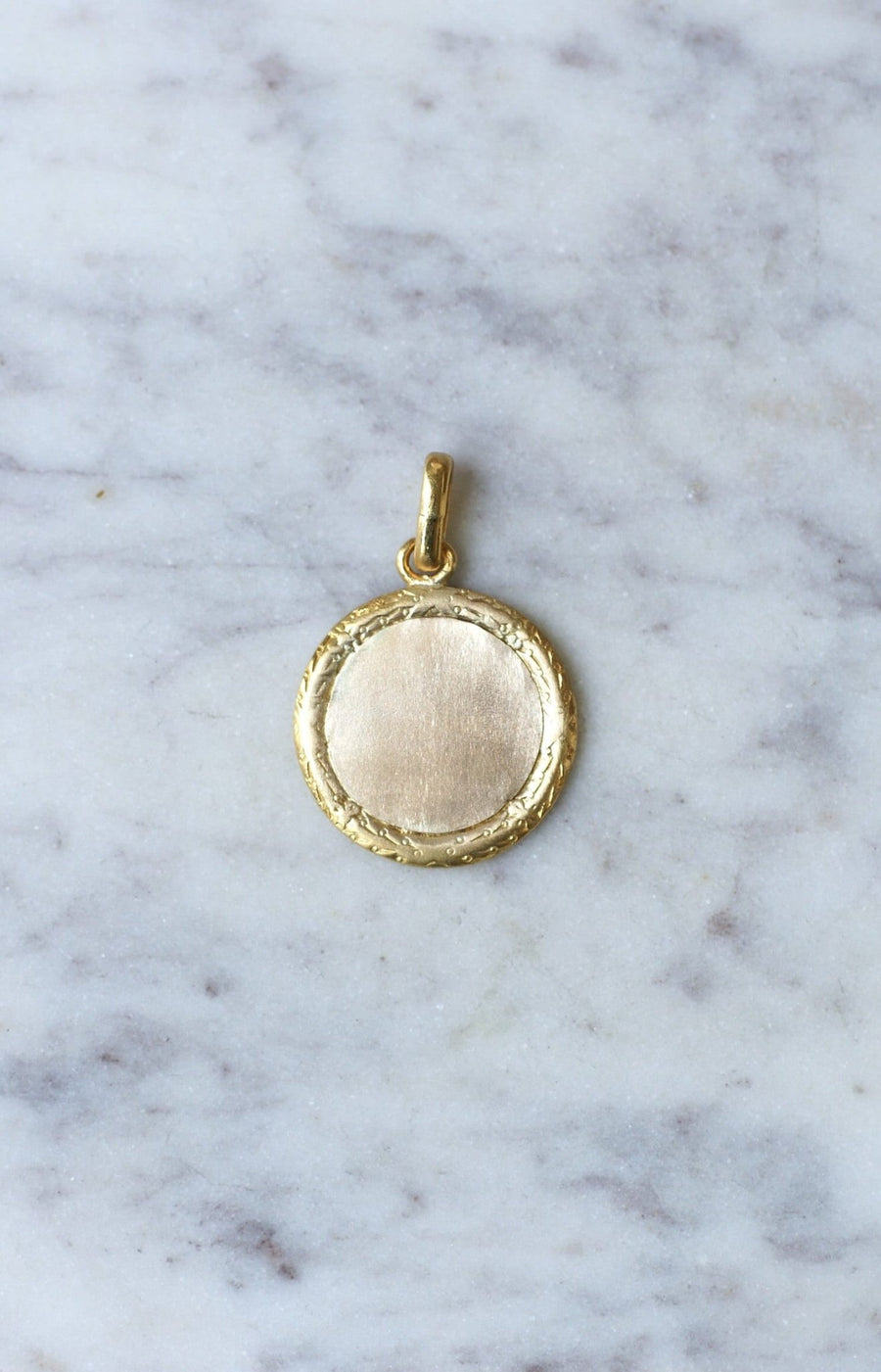 Augis love medal in yellow gold and diamonds - Galerie Pénélope