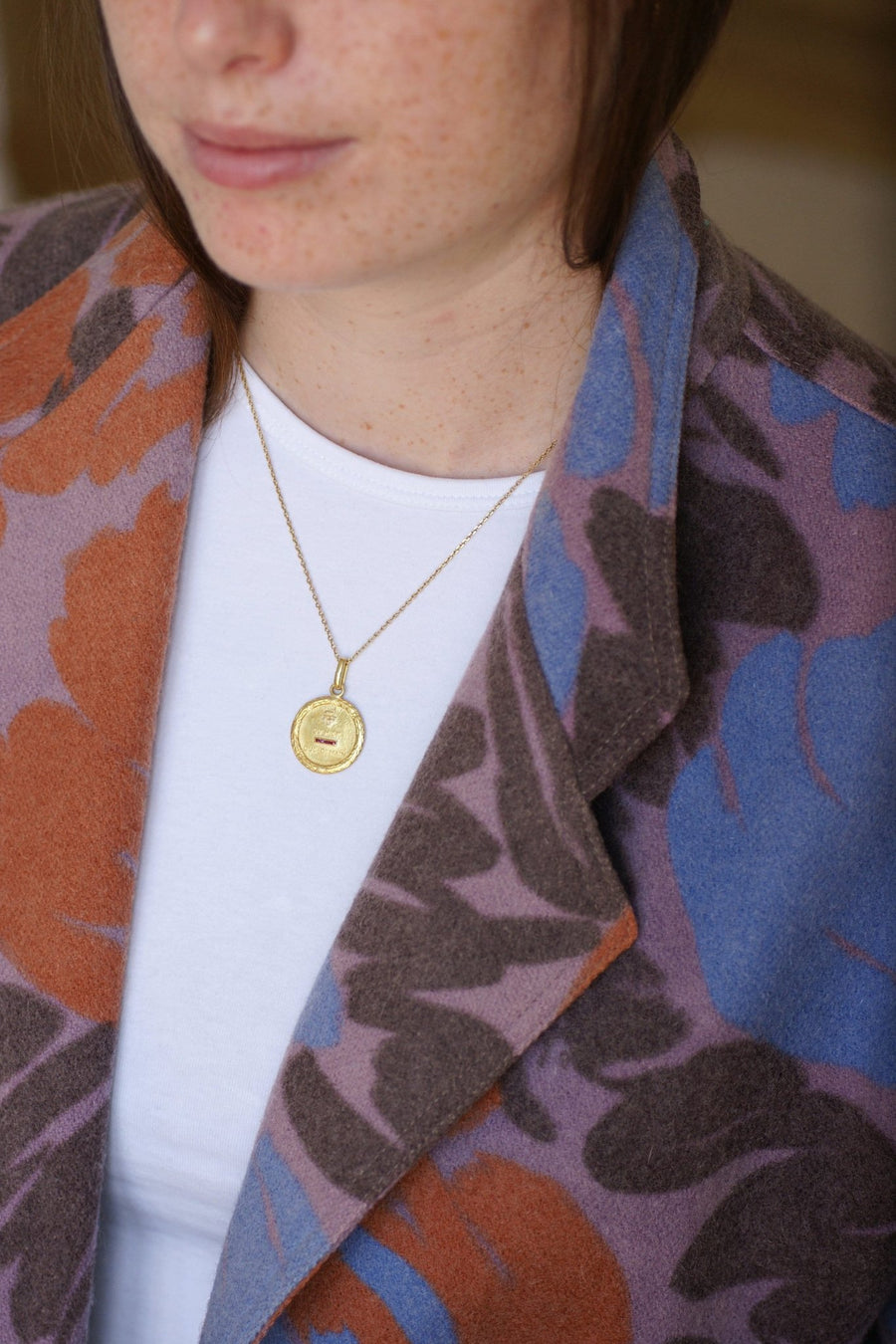 Augis love medal in yellow gold and diamonds - Galerie Pénélope