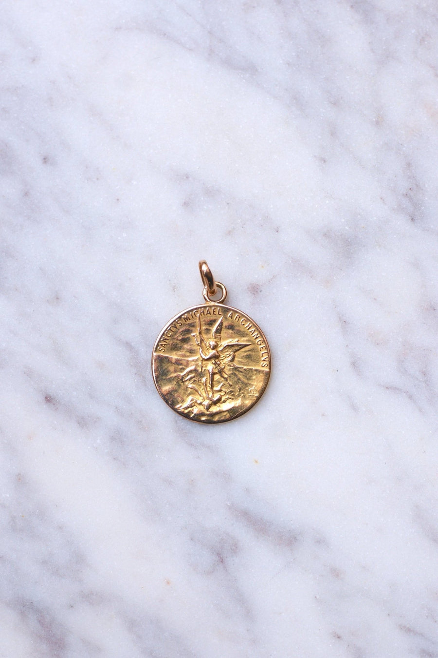 Vintage Saint Michael's christening medal in yellow gold - Galerie Pénélope