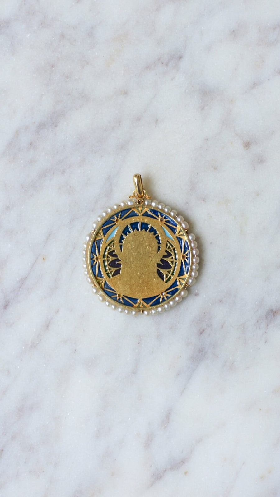 Virgin Mary medal, plique à jour enamel, pearls and diamonds - Galerie Pénélope