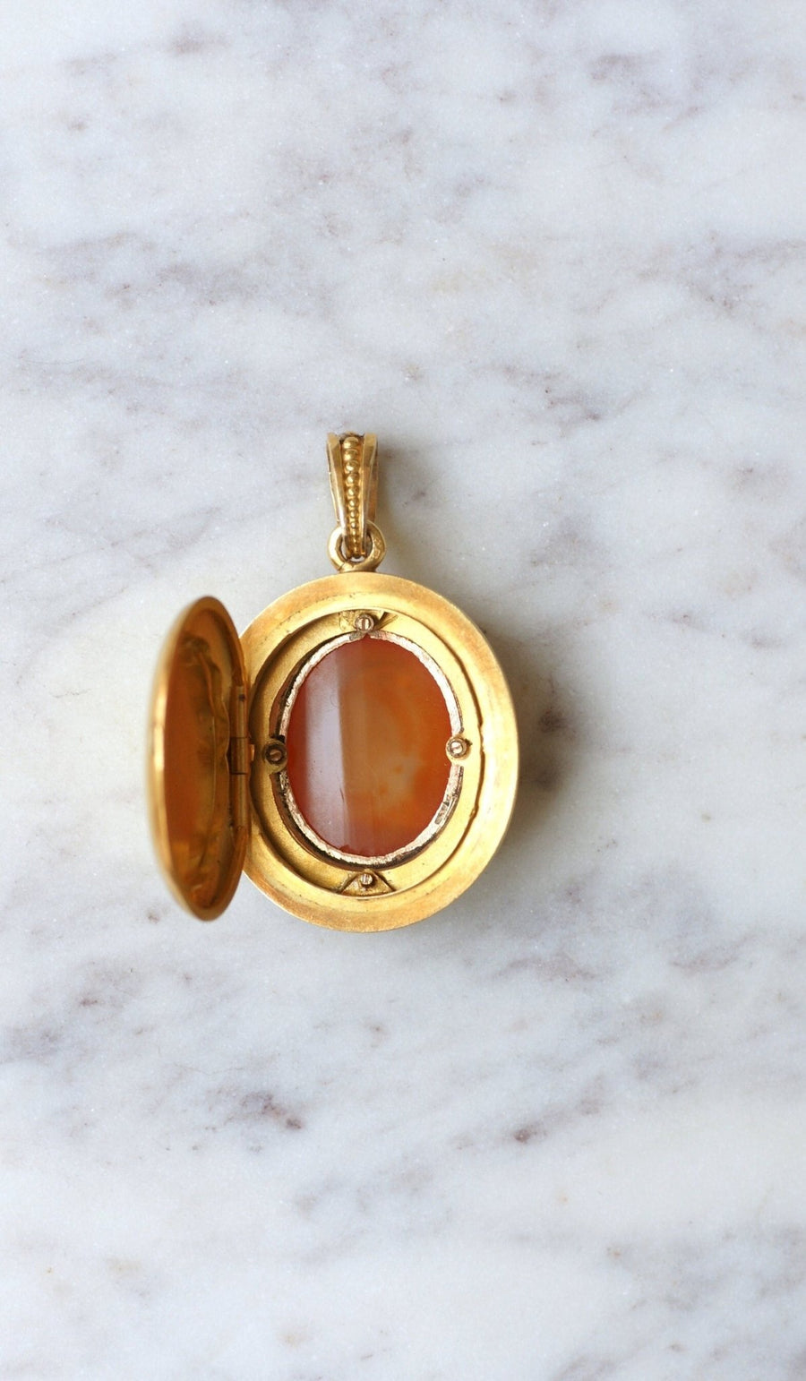 Agate and pearl cameo on yellow gold - Galerie Pénélope