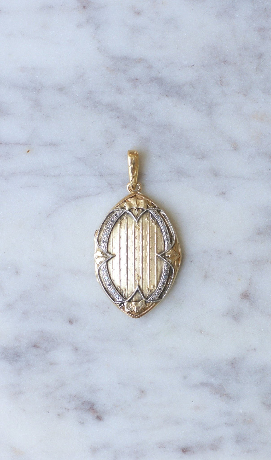 Art Nouveau gold and diamond medallion - Galerie Pénélope
