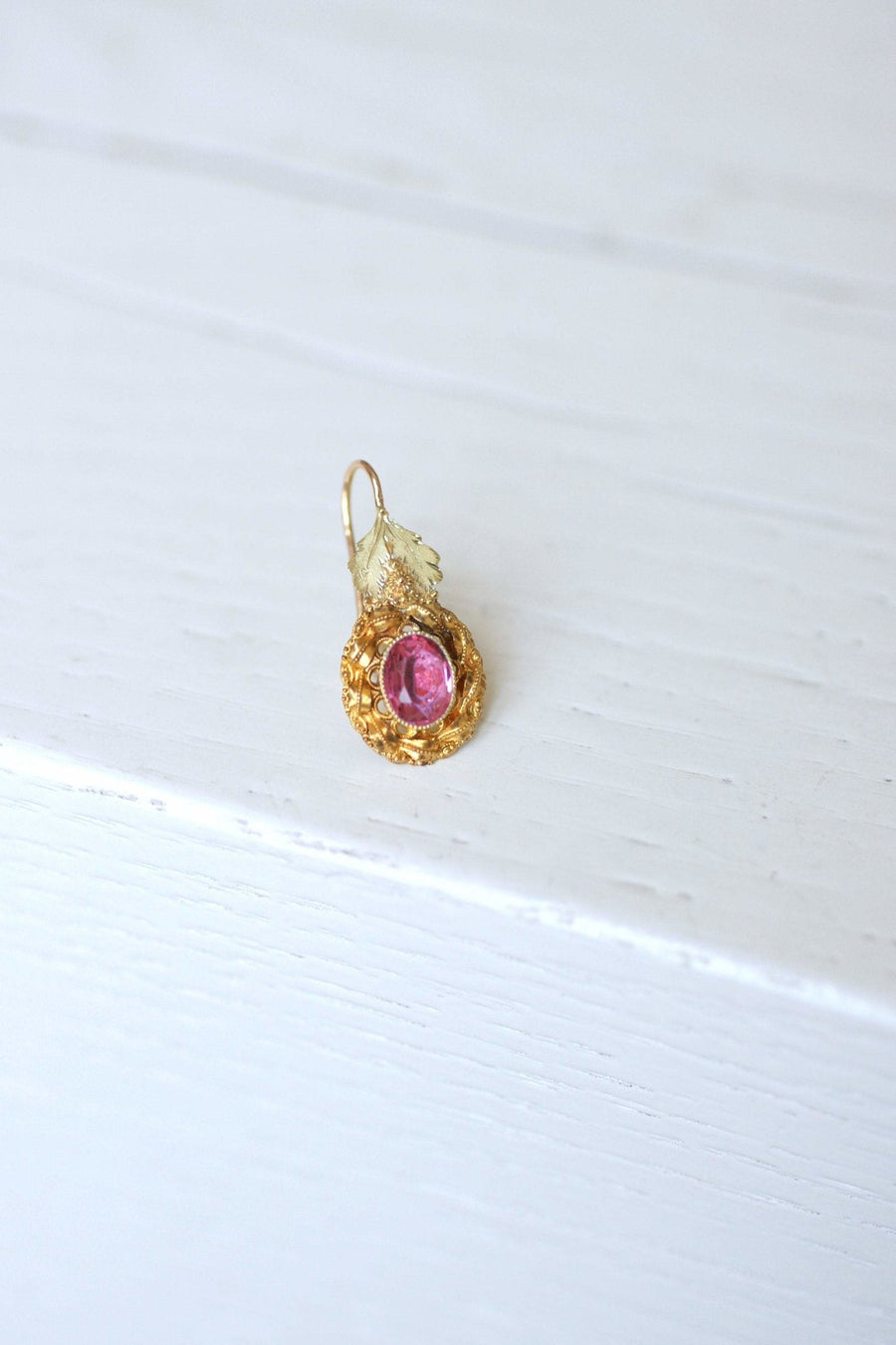 Mono antique gold and pink stone earring - Galerie Pénélope