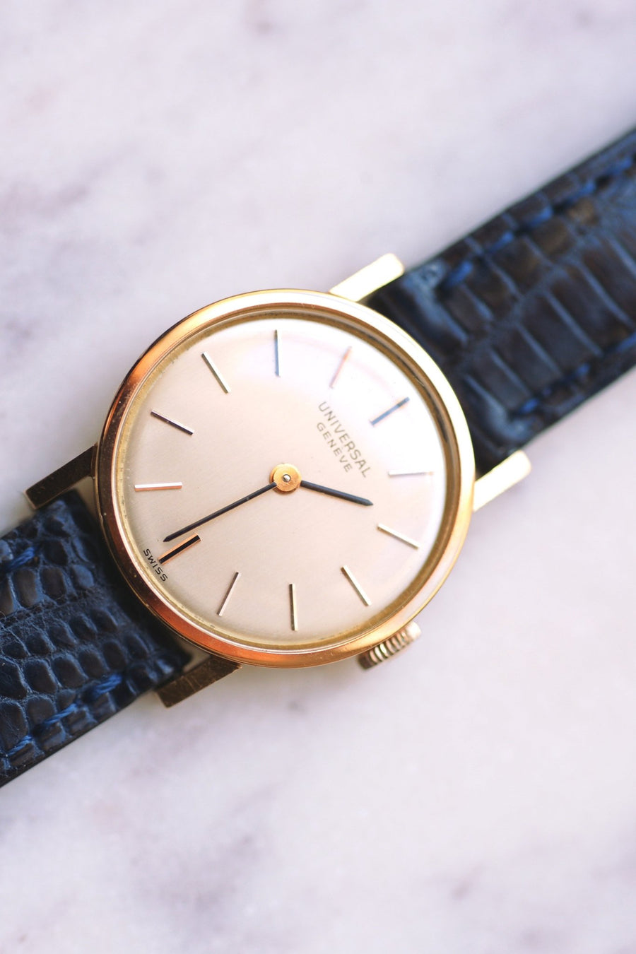 Universal lady's vintage watch in pink gold, mechanical, 70ies - Galerie Pénélope