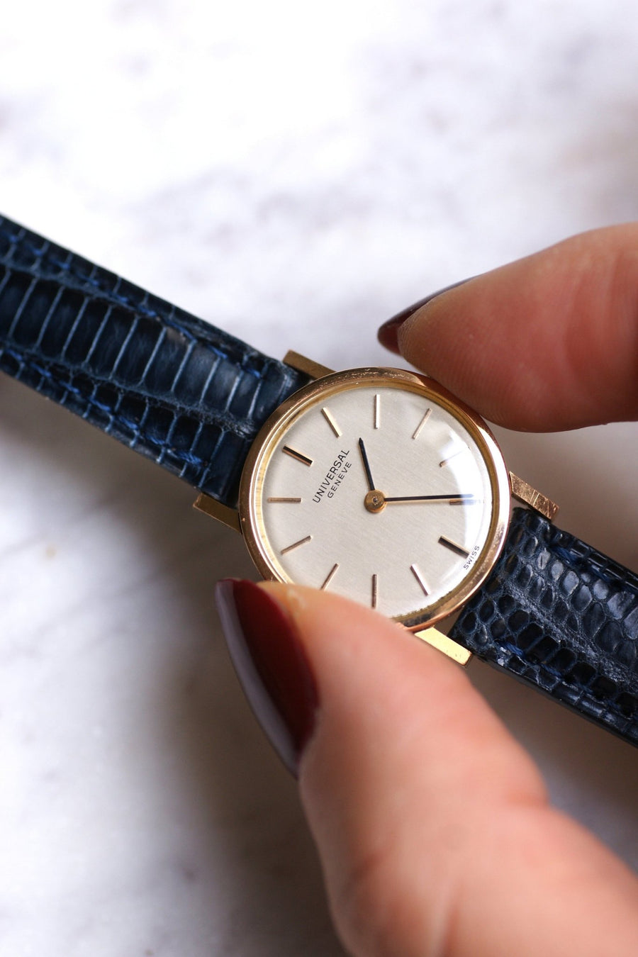 Universal lady's vintage watch in pink gold, mechanical, 70ies - Galerie Pénélope